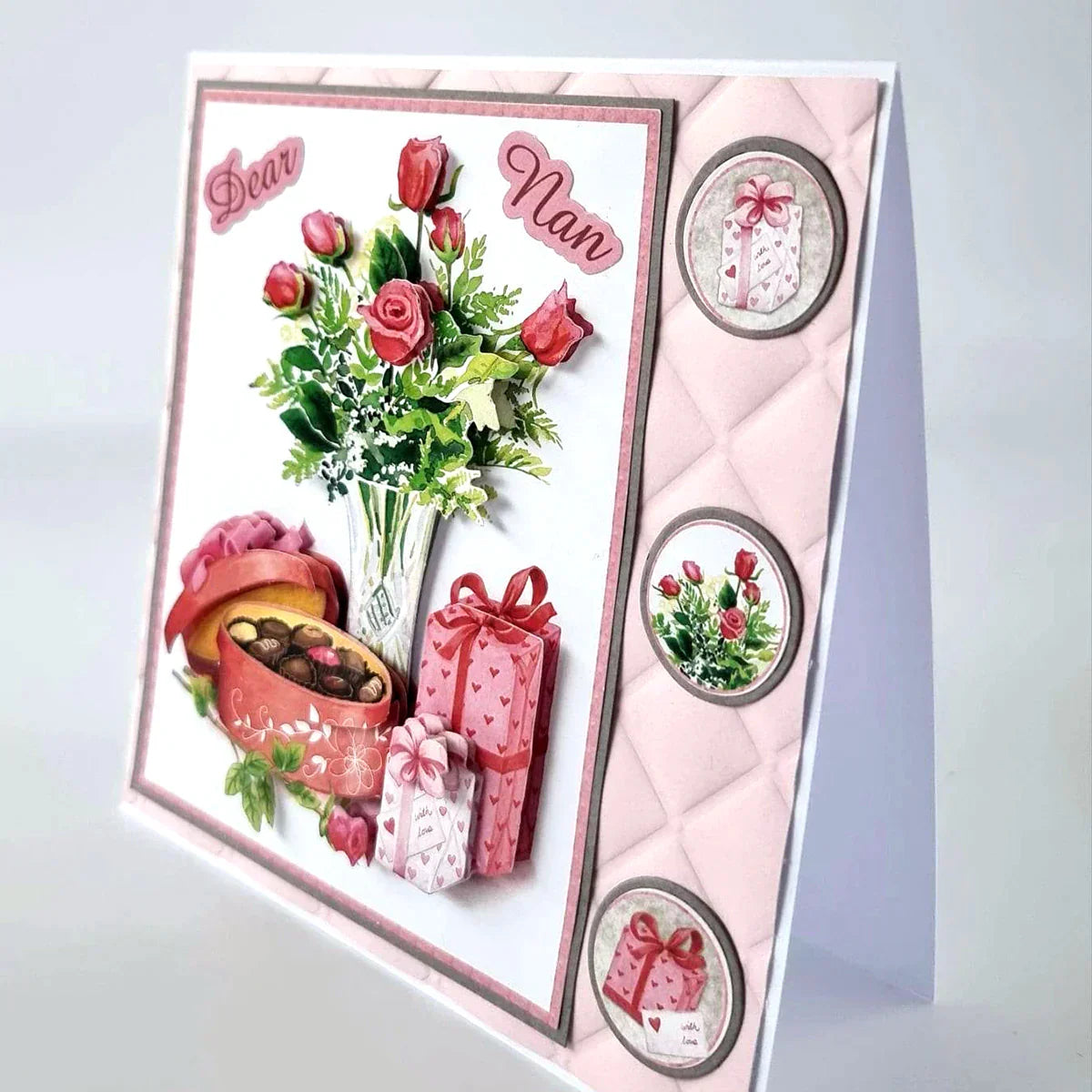 Découpage découpé à l'emporte-pièce - Gâteau d'anniversaire et fleurs (Paquet de 12)