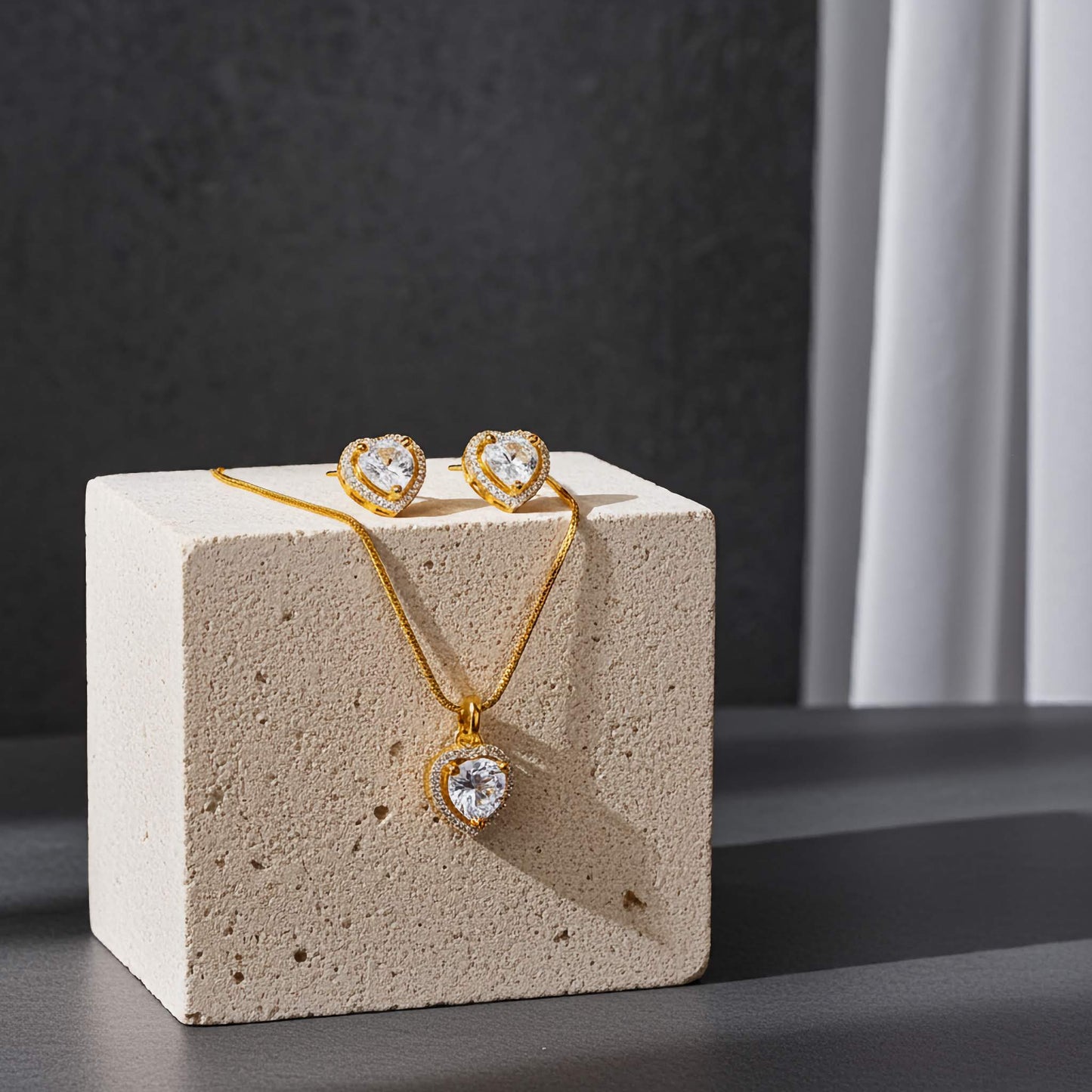 Sparkling Zirconia Heart Jewelry Set in 18K Gold-Plating
