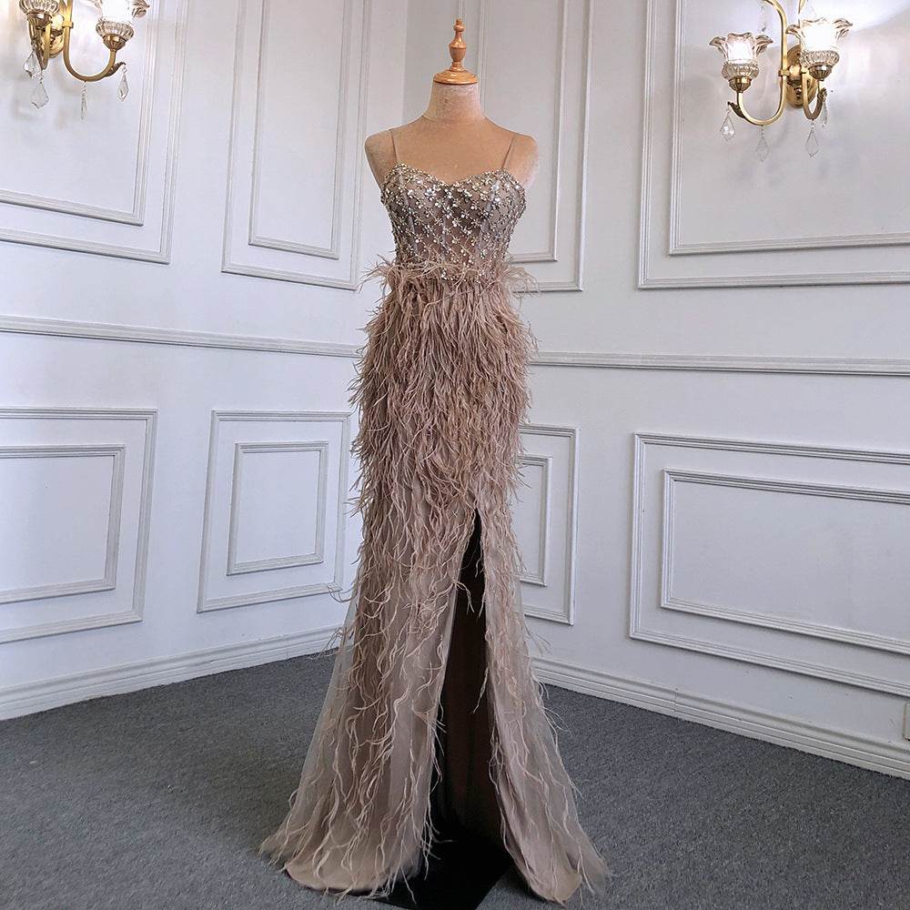 Robe de soirée élégante à bretelles, coupe ajustée, avec pompons, idéale pour un banquet ou des fiançailles