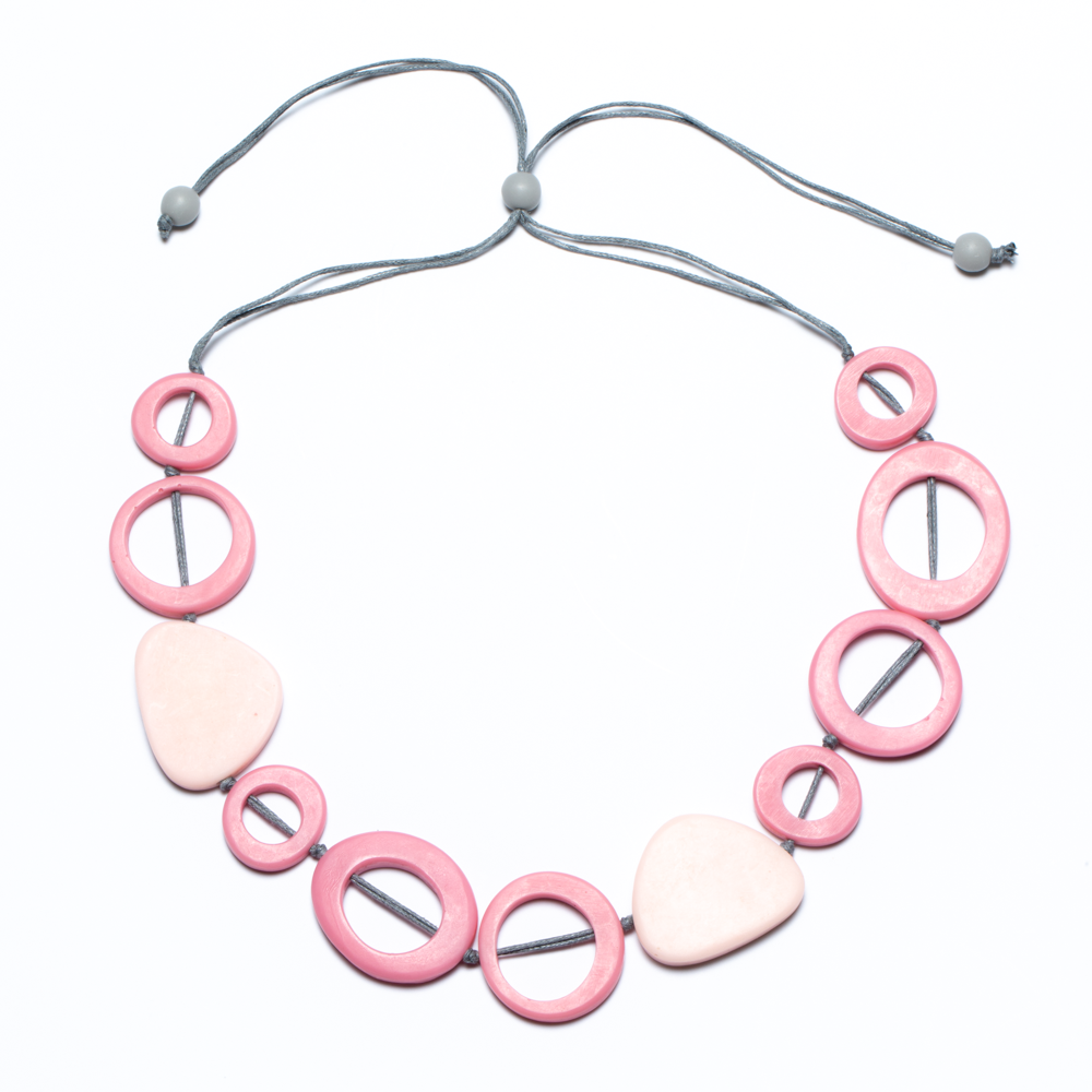 Collier cerceau et triangle en résine