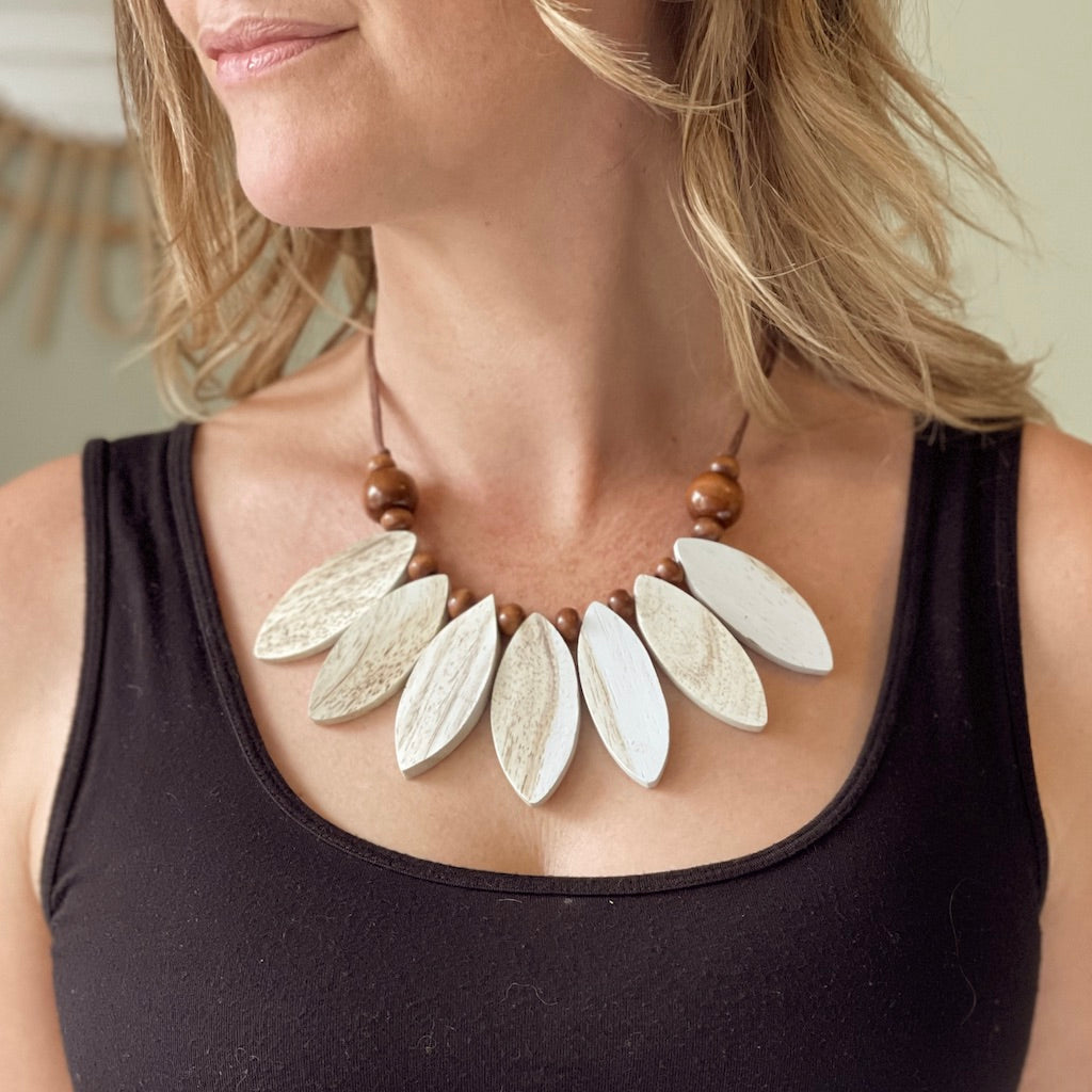 Collier Pétale en Bois