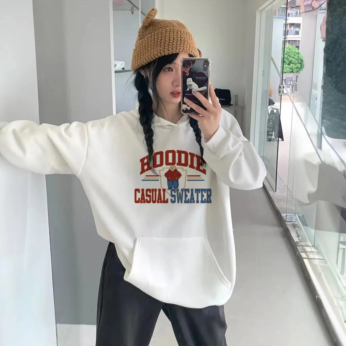 Sweat à capuche blanc – un haut tendance et élégant pour l'automne, parfait à porter. C'est léger et non doublé.