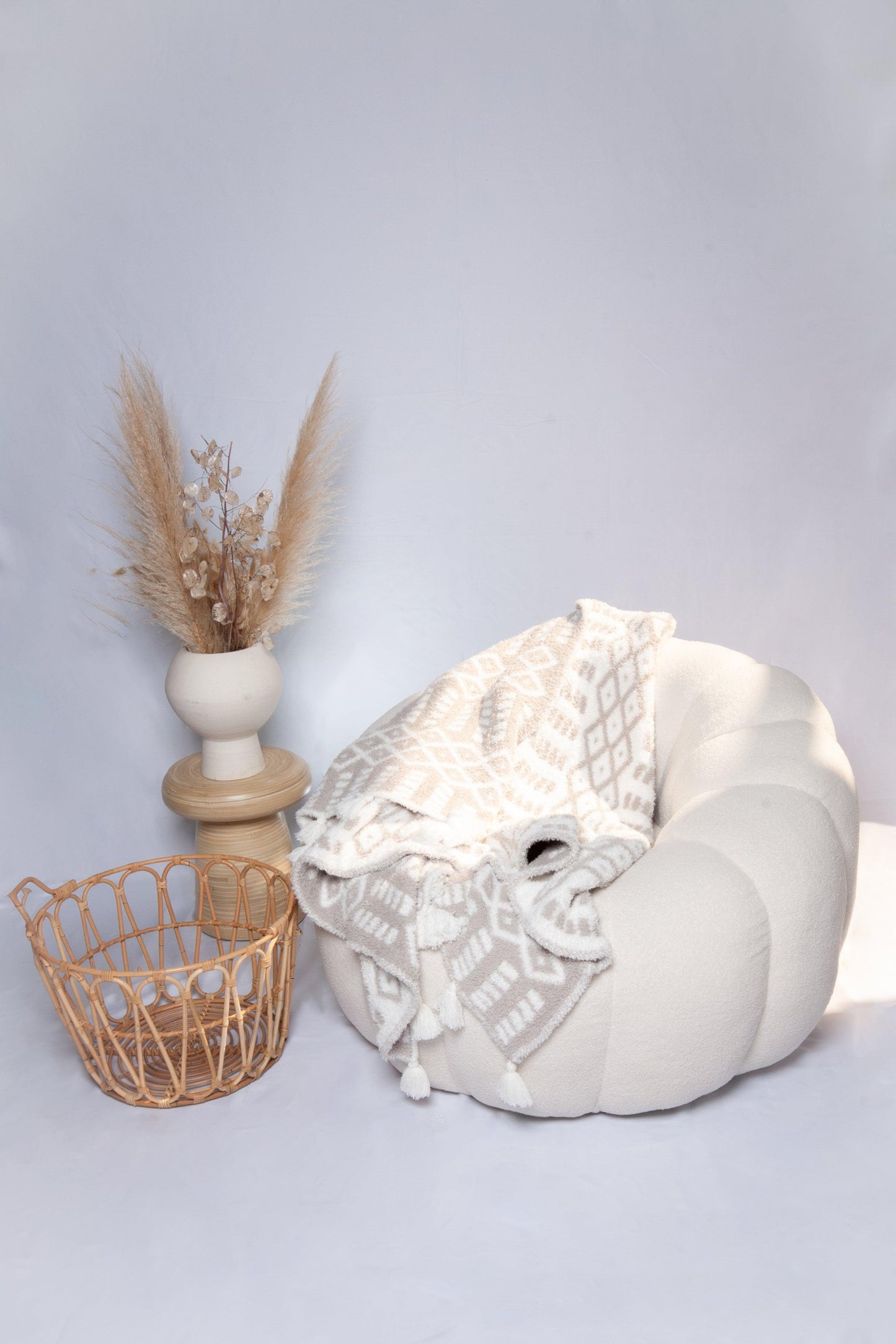 Greige & White Diamond Point with Tassel Print Extended Throw
