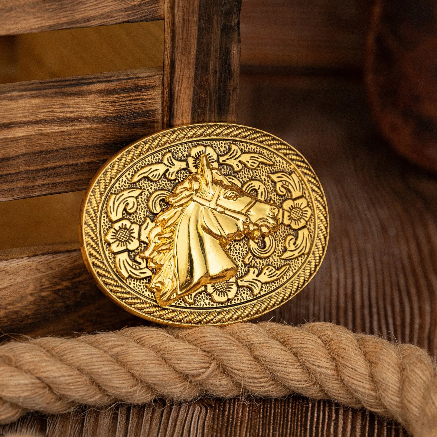 One golden oval threaded lace animal accessory clasp, a unique and versatile western men's novel belt buckle