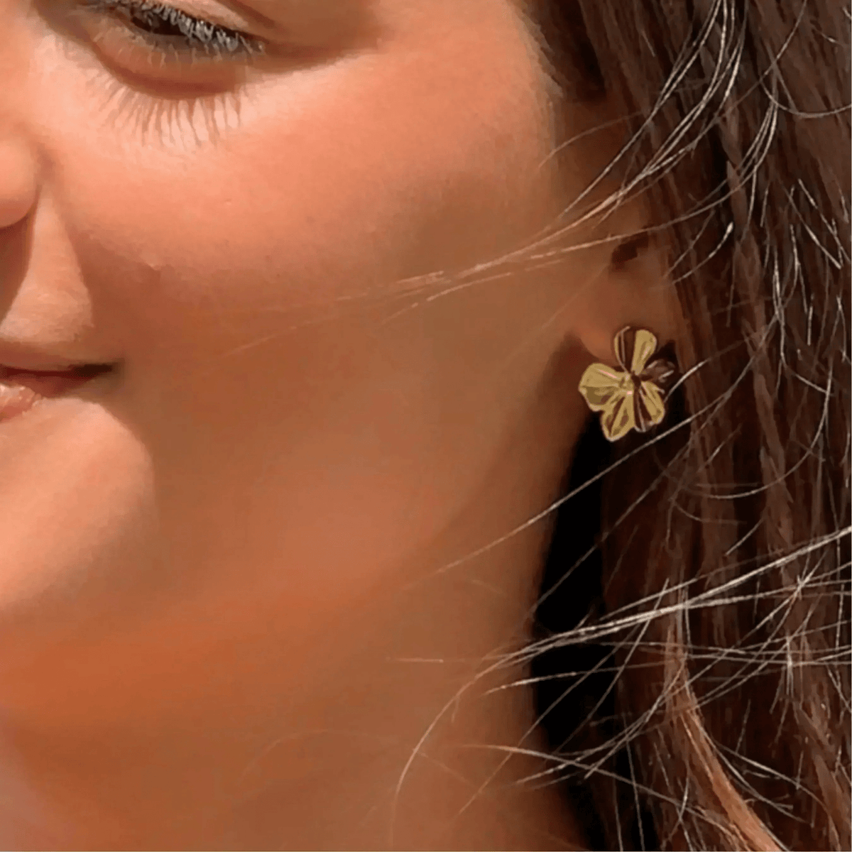 Puces d'oreilles fille fleur