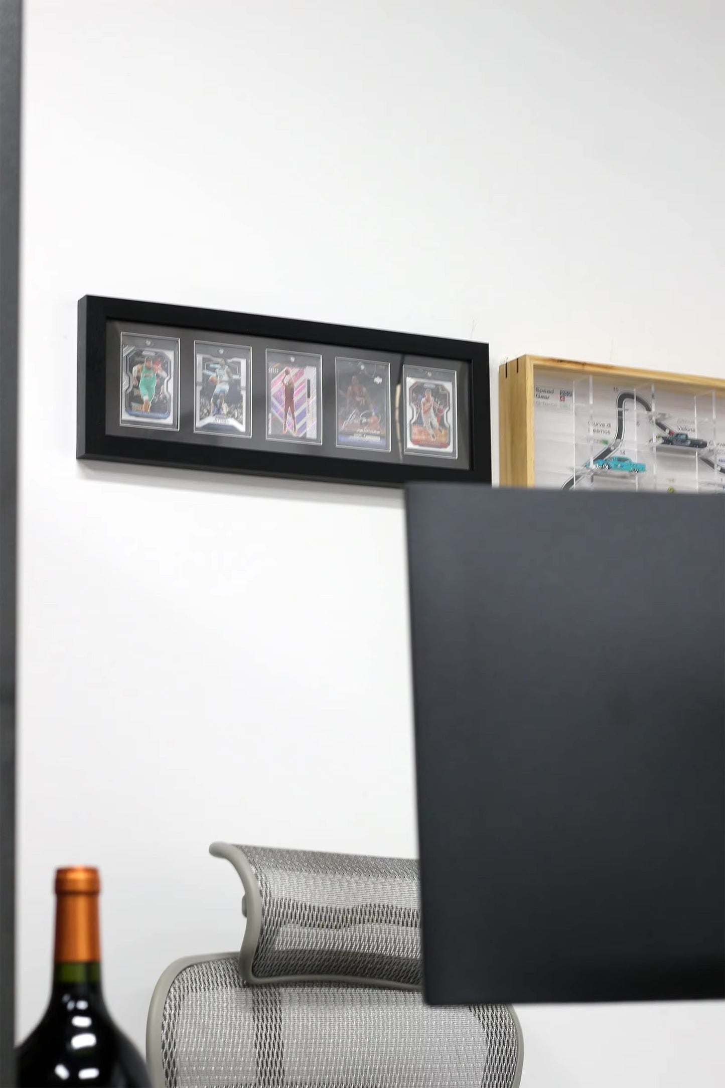 EVORETRO Wooden Display Frame for Cards, Magnetic holder