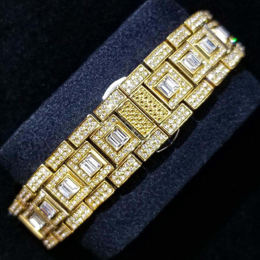 Montre entièrement sertie de cristaux glacés