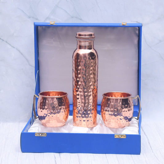 Bouteille d'eau en cuivre premium + ensemble de 2 tasses Moscow Mule | Design ayurvédique semi-martelé | Cadeau de luxe artisanal et durable
