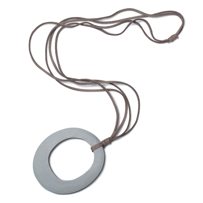 Pendentif ovale simple sur suède