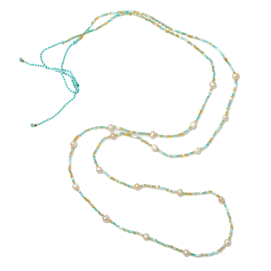 Long collier de perles et de perles