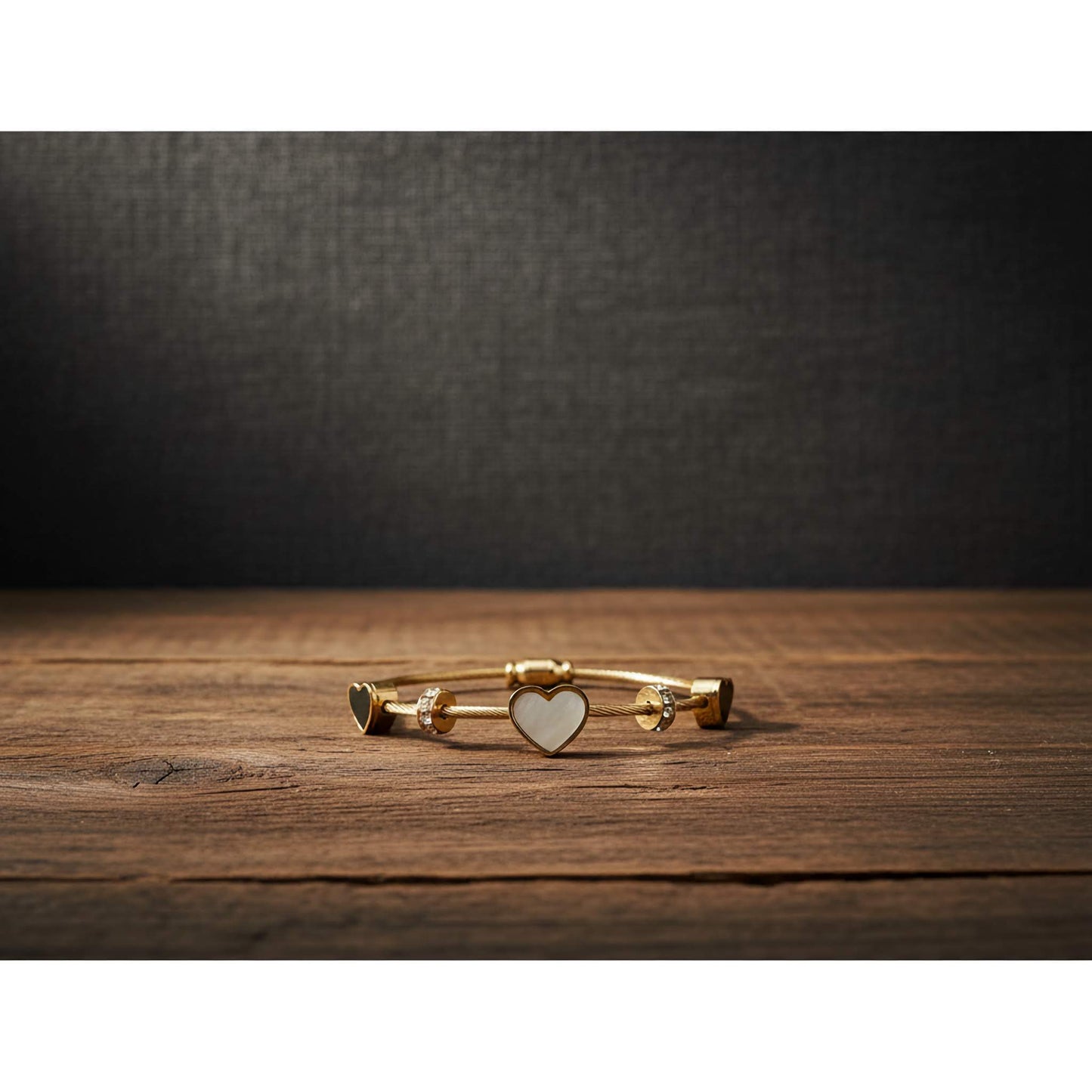 Bracelet jonc charms cœurs noir et blanc | Plaqué or 18 carats