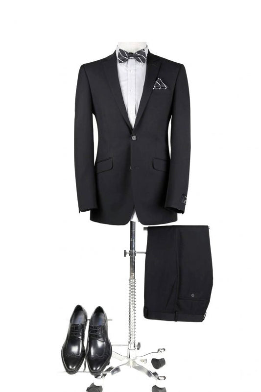 CRÉEZ VOTRE FORFAIT : Costume noir (le forfait comprend un costume 2 pièces, une chemise, une cravate ou un nœud papillon)