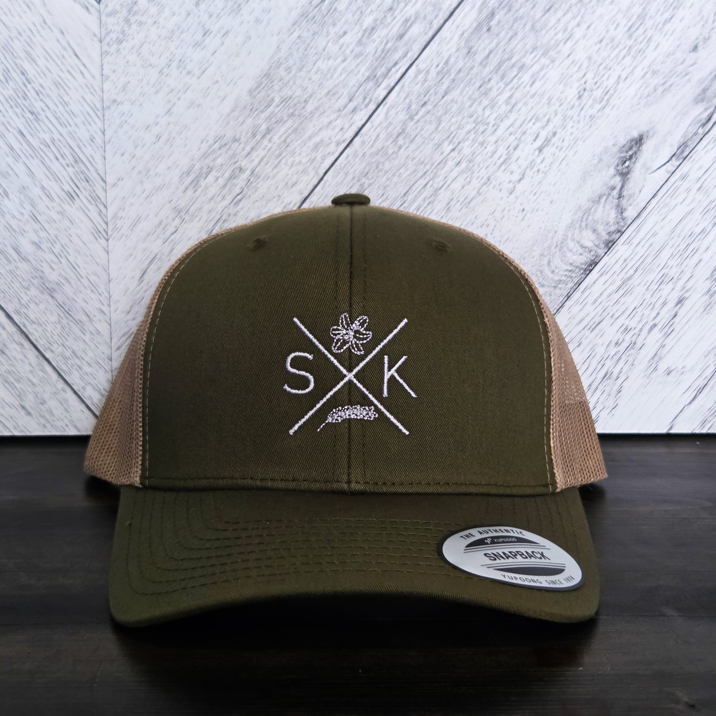 Casquette de camionneur rétro brodée Sask X | Chapeau Saskatchewan