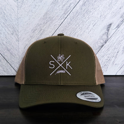 Casquette de camionneur rétro brodée Sask X | Chapeau Saskatchewan