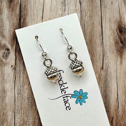 Boucles d'oreilles simples glands – Boucles d'oreilles minimalistes inspirées de l'automne en métaux mélangés