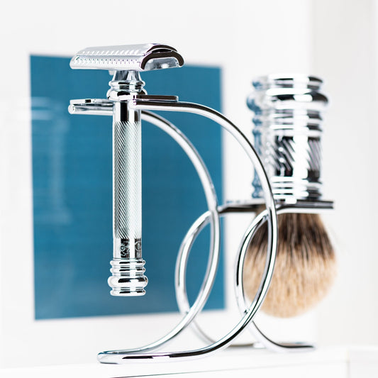 Coffret de Rasage Merkur avec Rasoir MK-39001, Blaireau Pur Argent et Support Courbé 3 Pièces, Chrome