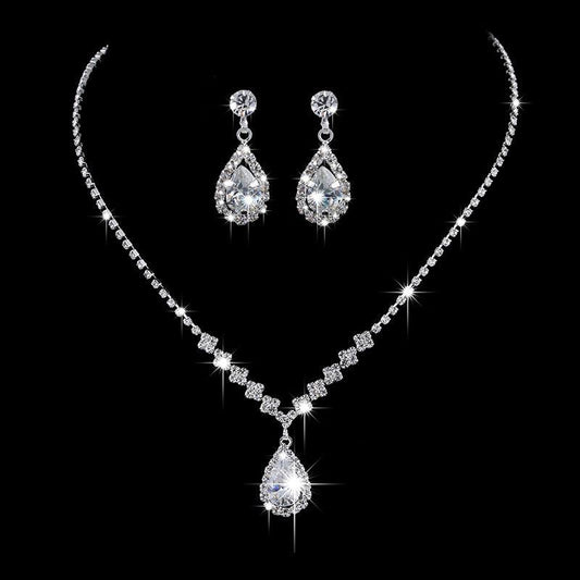 Ensemble de bijoux collier et boucles d'oreilles goutte d'eau en zircon entièrement strass