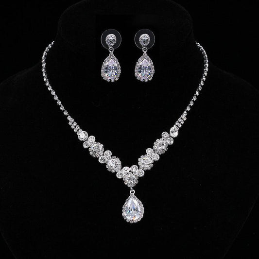 De luxueuses parures de mariée scintillantes en zircon.