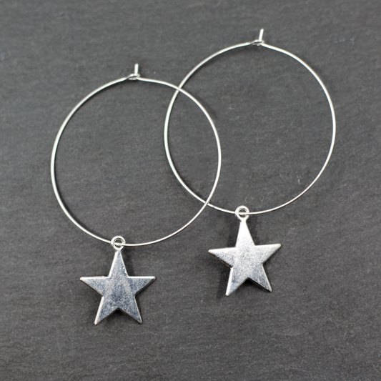 Boucles d'oreilles créoles en plaqué argent avec étoile
