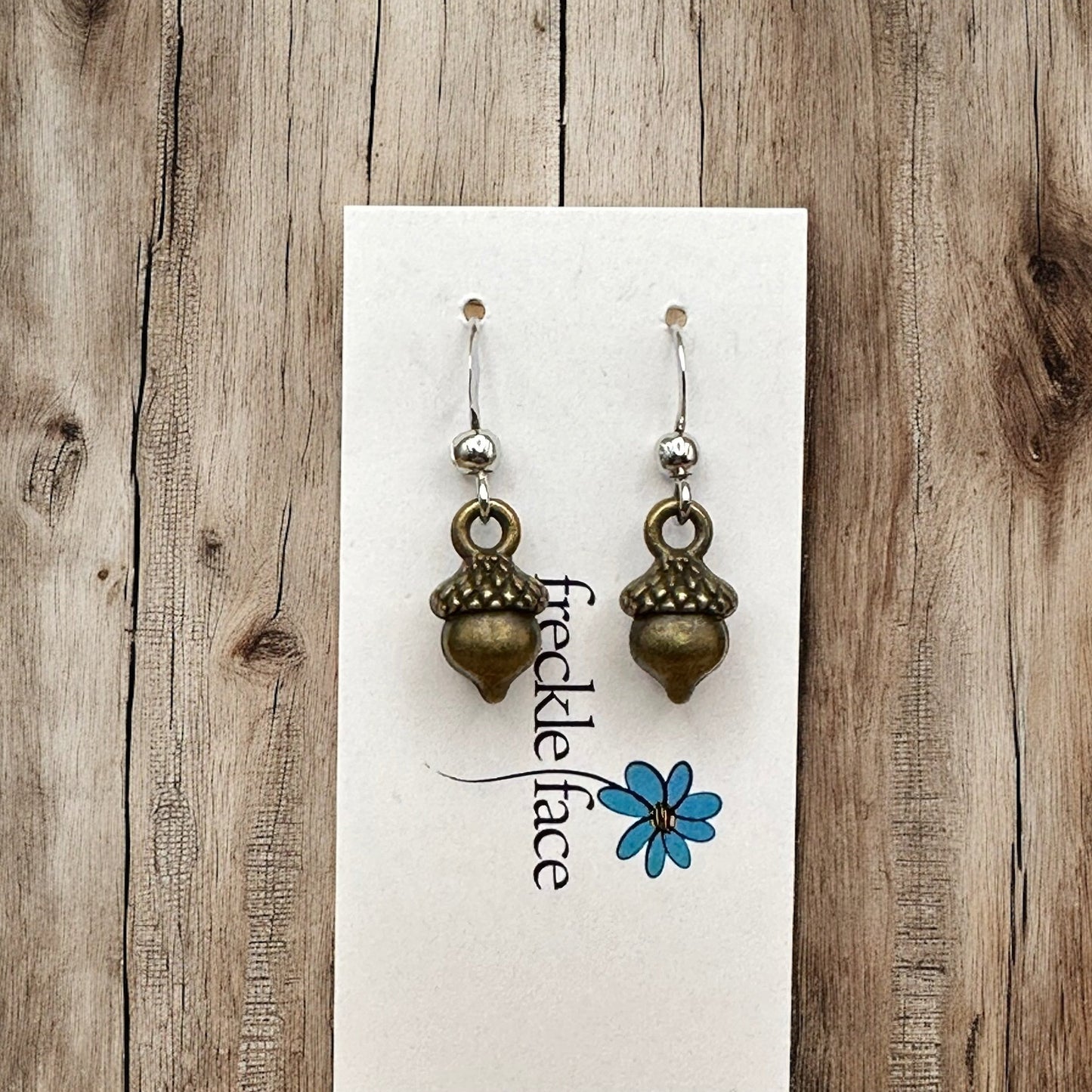 Boucles d'oreilles simples glands – Boucles d'oreilles minimalistes inspirées de l'automne en métaux mélangés
