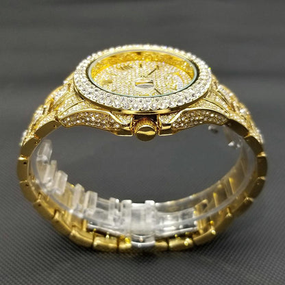 Montre entièrement sertie de cristaux glacés