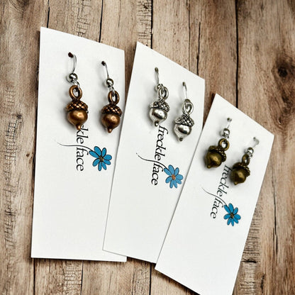 Boucles d'oreilles simples glands – Boucles d'oreilles minimalistes inspirées de l'automne en métaux mélangés
