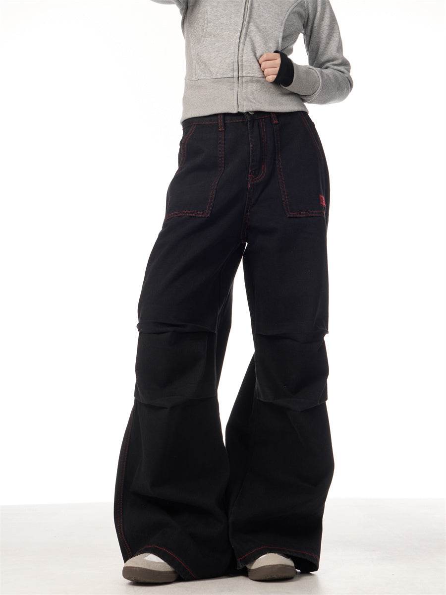 Contraste de couleurs noir et rouge pour des vêtements de travail avec pantalon à poches