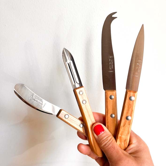 Set of 4 Kitchen Knives in Olive Wood "Coffret Cheftaine"