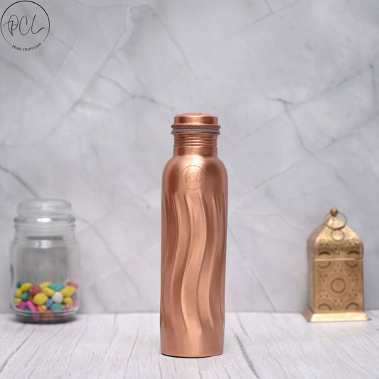 Bouteille d'eau en cuivre pur à 100% de 950 ml au design unique en forme de vague