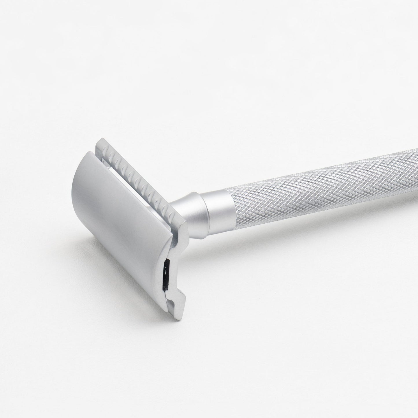 Rasoir de sûreté Merkur 3 pièces, peigne fermé, long manche moleté, chrome mat