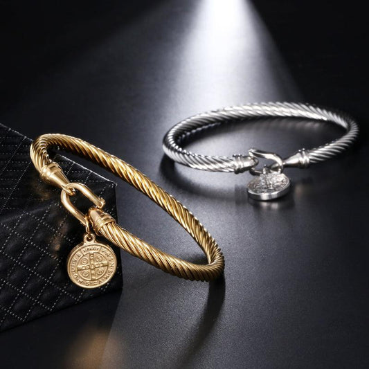 Bracelets à breloques médaille de Saint-Benoît