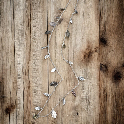 Collier Feuille Cascade – Longue chaîne à superposition avec feuilles en argent et métaux mélangés en cascade