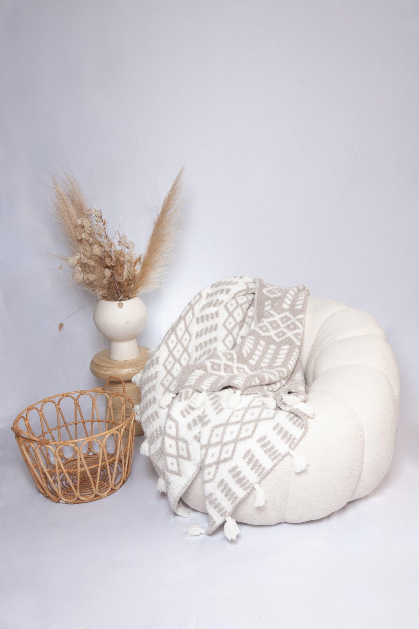 Greige & White Diamond Point with Tassel Print Throw