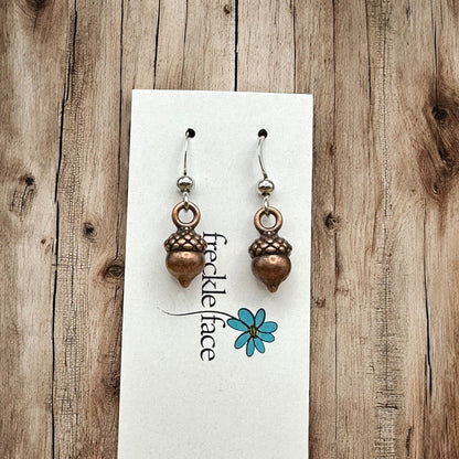 Boucles d'oreilles simples glands – Boucles d'oreilles minimalistes inspirées de l'automne en métaux mélangés