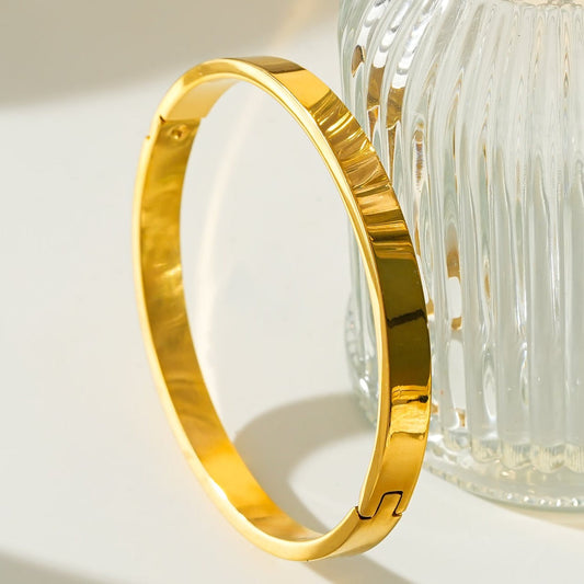 Style ATTILI : Bracelet classique minimaliste à bande dorée