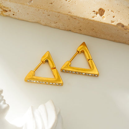 BACALAR Or : Boucles d'oreilles créoles triangulaires serties de pierres d'oxyde de zirconium (CZ)