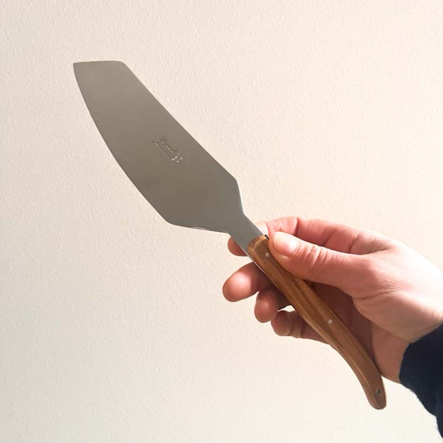 Laguiole Cake Server – Olive Wood Handle