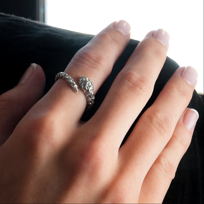 CARMEN Or Blanc (ton argenté) : Bague en Argent Incrustée de Zircons, Motif Serpent Ancien