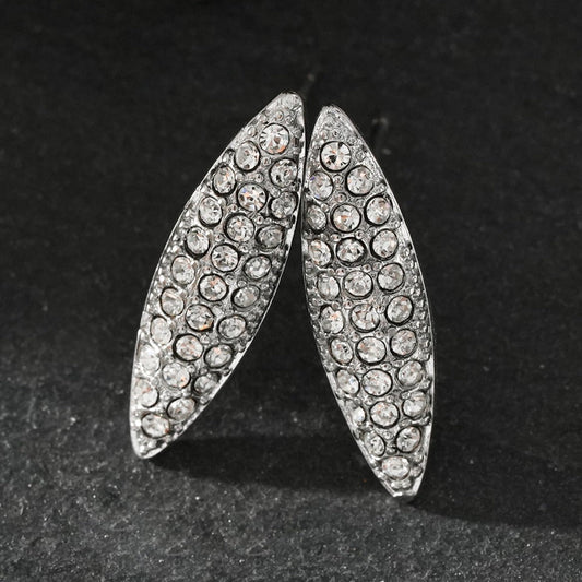 Style CHARLESVOIX : Boucles d'oreilles clous de forme ovale minimalistes en pavé de zircone argentées