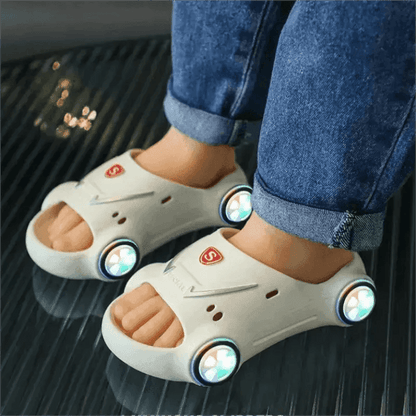 Sandales lumineuses pour enfants motif voiture de dessin animé : Chaussures de plage lumineuses antidérapantes
