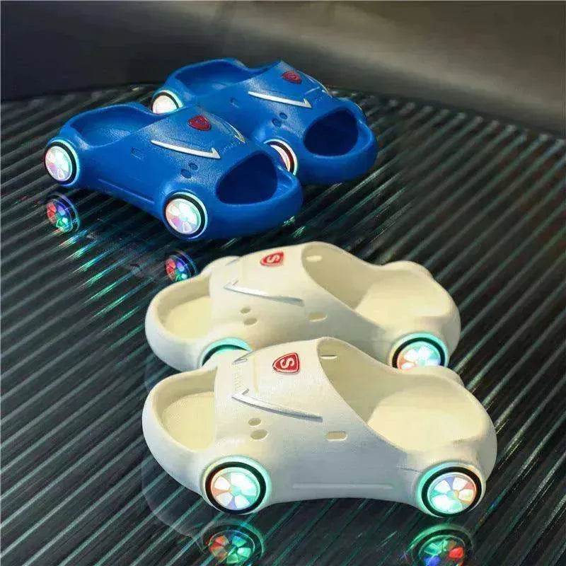 Sandales lumineuses pour enfants motif voiture de dessin animé : Chaussures de plage lumineuses antidérapantes