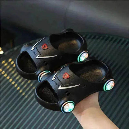 Sandales lumineuses pour enfants motif voiture de dessin animé : Chaussures de plage lumineuses antidérapantes