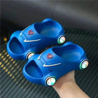 Sandales lumineuses pour enfants motif voiture de dessin animé : Chaussures de plage lumineuses antidérapantes