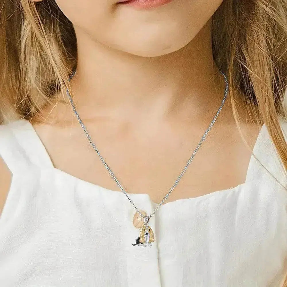 Joli collier pendentif Chien Basset