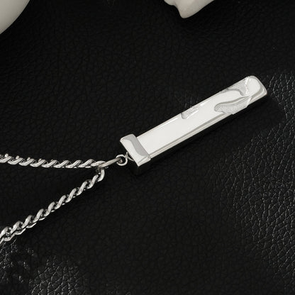 DAKARIA SILVER (Or Blanc) : Pendentif Géométrique à Effet Écaillé sur une Chaîne Maillée Pour Hommes et Femmes