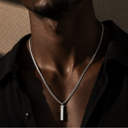 DAKARIA SILVER (Or Blanc) : Pendentif Géométrique à Effet Écaillé sur une Chaîne Maillée Pour Hommes et Femmes