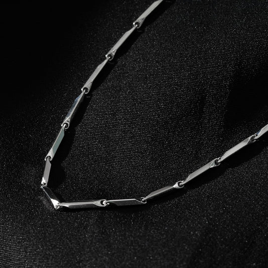 Collier Chaîne Perles Forme Géométrique Minimaliste GUMIA Argent