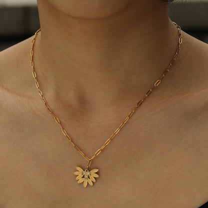 ENOLA Mini Paper Clip Chain with Leaves Design Zirconia Pendant in Gold