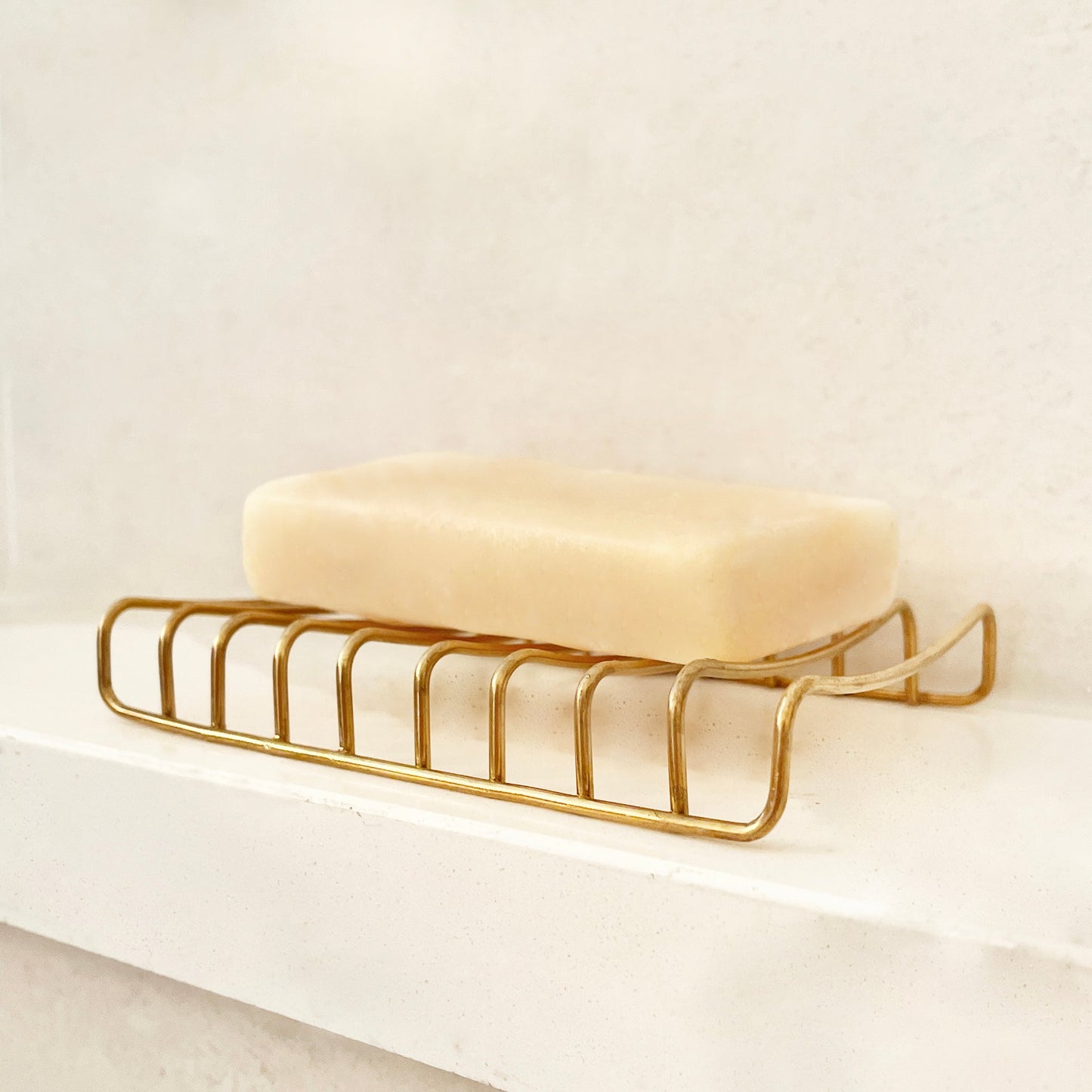 Porte-savon en métal doré
