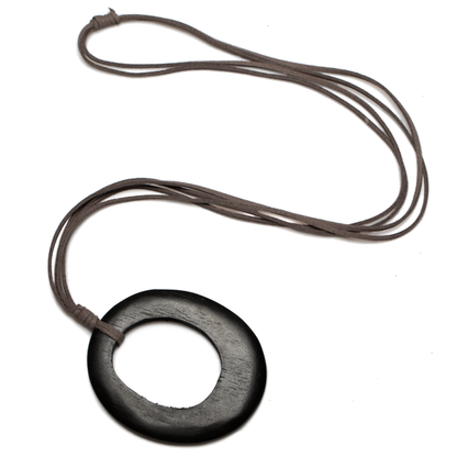 Pendentif ovale simple sur suède